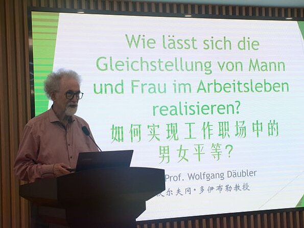 Wolfgang Daeubler at Ginling College