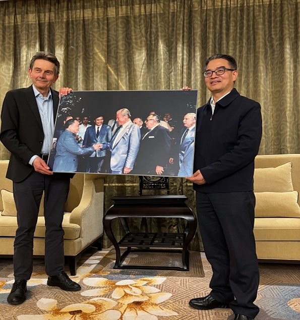 米策尼希与四川省对外友协会长刘全胜