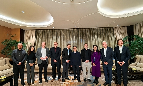 米策尼希与艾伯特基金会北京代表处、上海代表处、柏林以及四川友协领导和德国驻成都副总领事