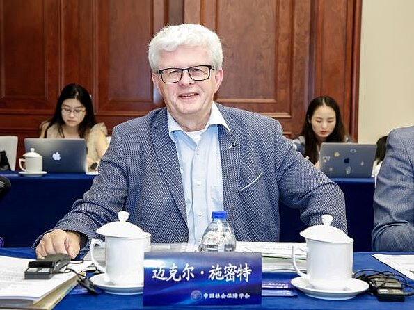 迈克尔·施密特发言