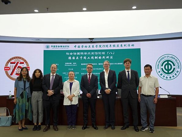 Groupfoto at the China University of Labour Relations (CULR)