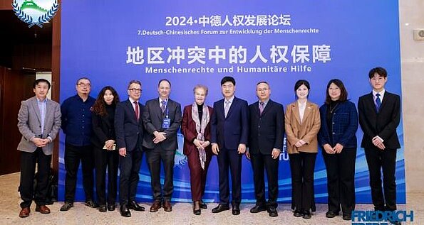 Group photo of the Sino-German Human Rights Forum on Human Rights and Humanitarian Aid